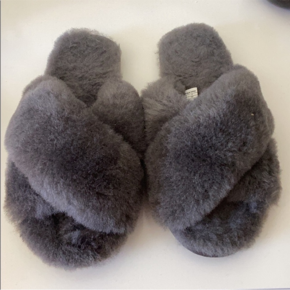 Emu Gray Fuzzy Slippers